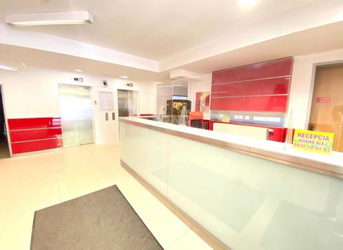 Apartman V Aleji Bratislava Exteriör bild