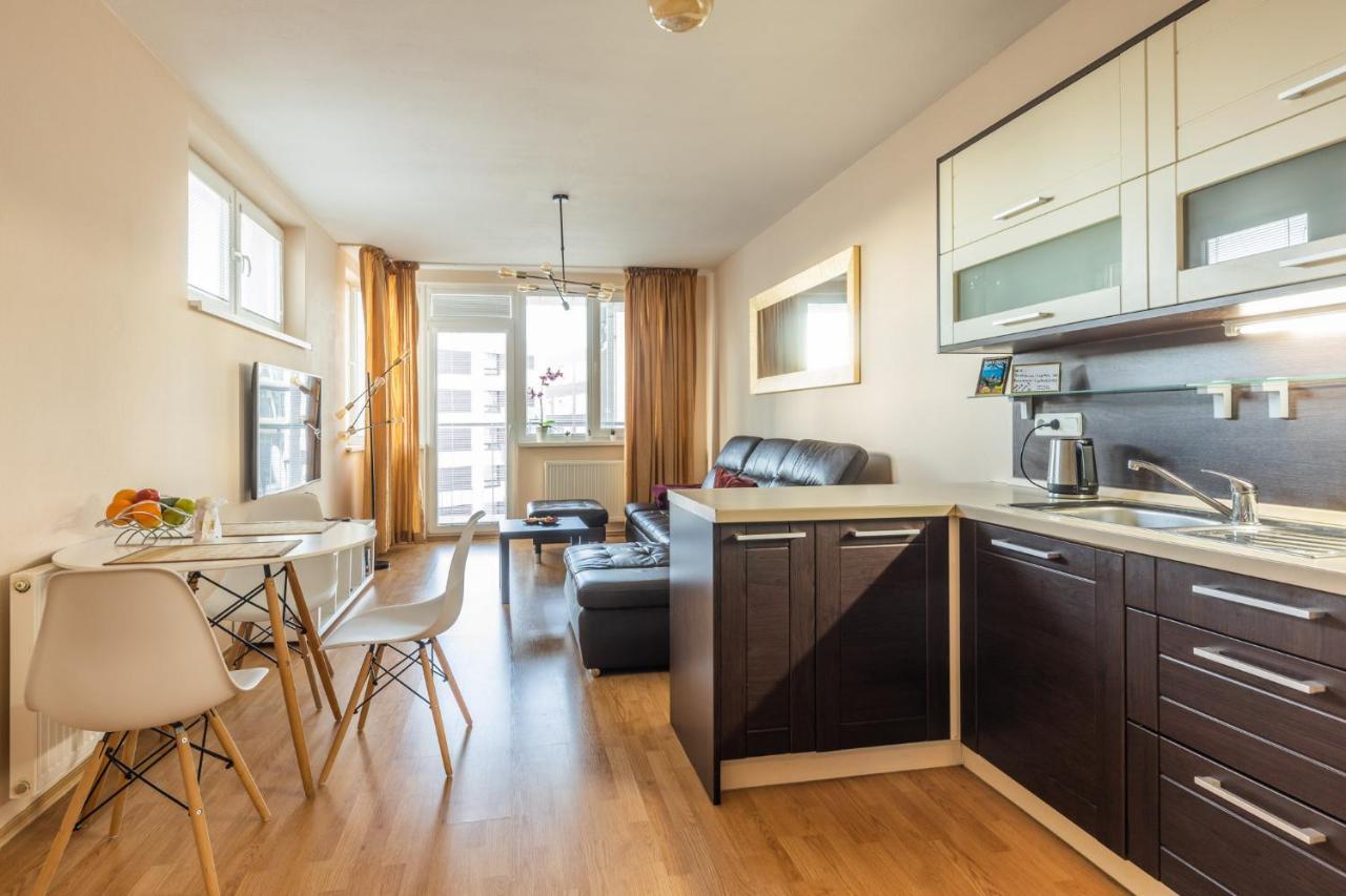 Apartman V Aleji Bratislava Exteriör bild