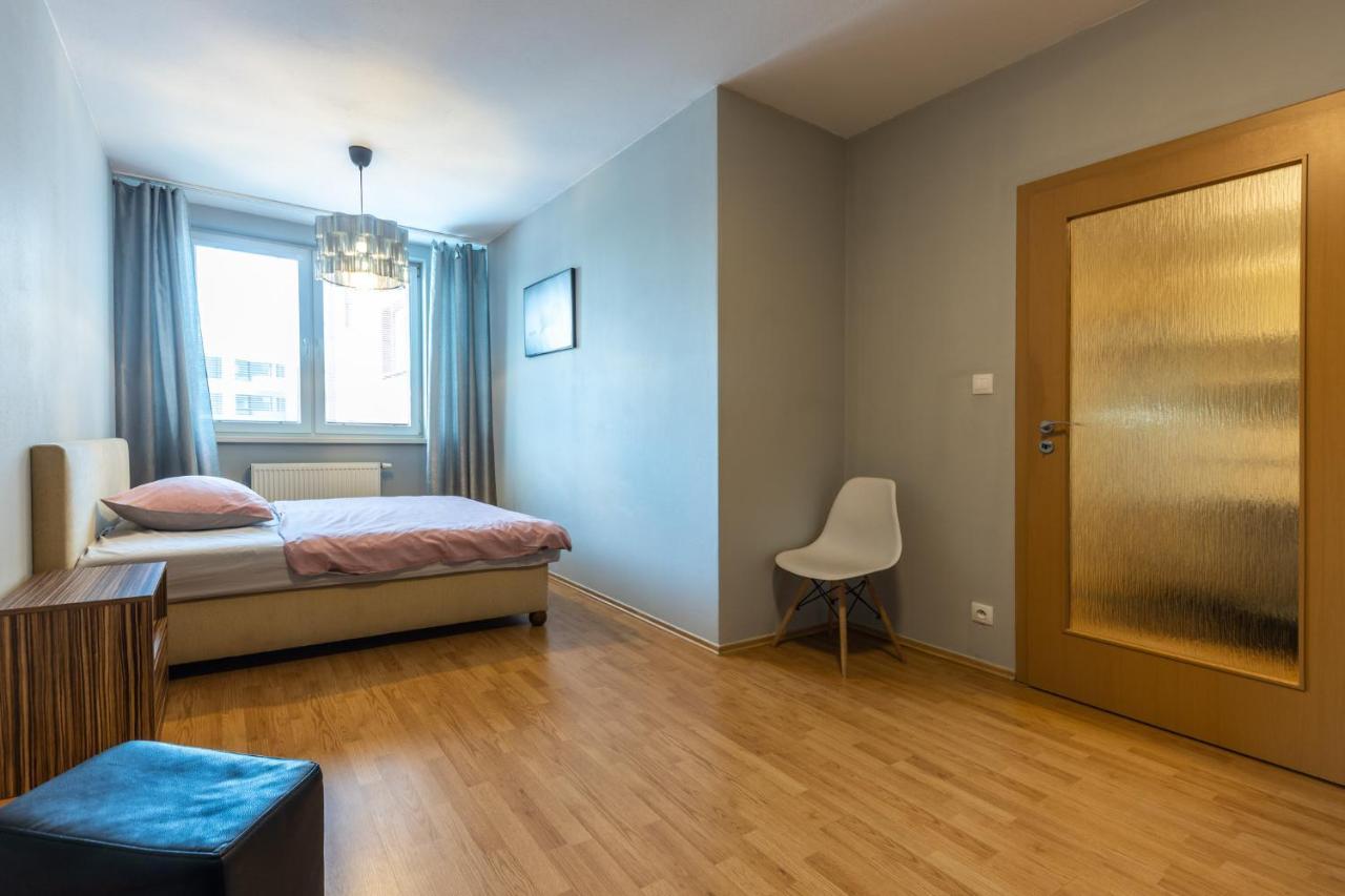 Apartman V Aleji Bratislava Exteriör bild